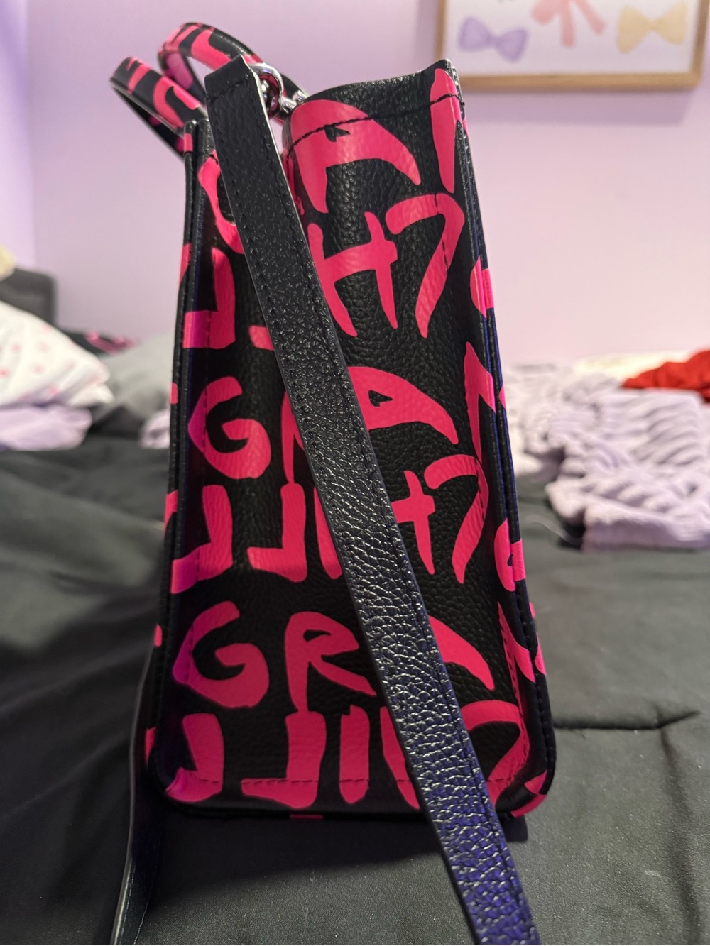 Marc Jacobs The Tote Bag Black with Hot Pink Graffiti Print - Picture 3 of 12